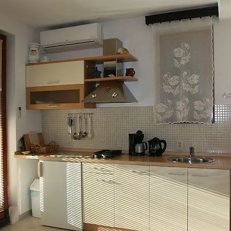 Perka 3* Sveta Nedelja (Hvar)