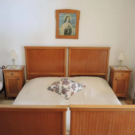 Perka Sveta Nedelja (Hvar)